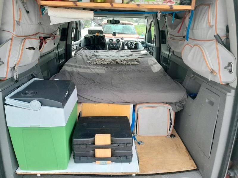 Używany VW Caddy Maxi 105 KM (77 kW) 2009 Czerwony Minivan