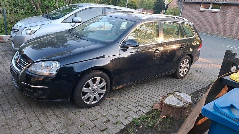 Schwarz Gebraucht 2025 VW Golf VIII Kombi | 4.999 € (Superpreis) - Bild 1/4