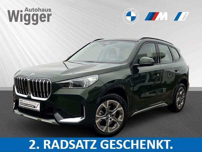 Sanremo green metallic Gebraucht 2024 BMW X1 xLine SUV | 43.900 € (Fairer Preis) - Bild 1/4