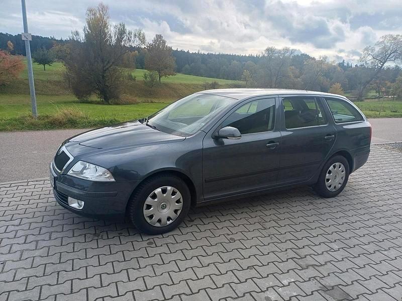 Grau Gebraucht 2008 Skoda Octavia Kombi | 4.600 € (Teuer) - Bild 1/4
