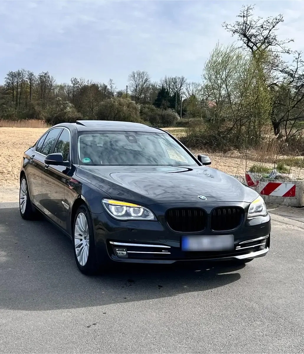 Usata BMW 730 258 CV (189 kW) 2013 Grigio Berlina
