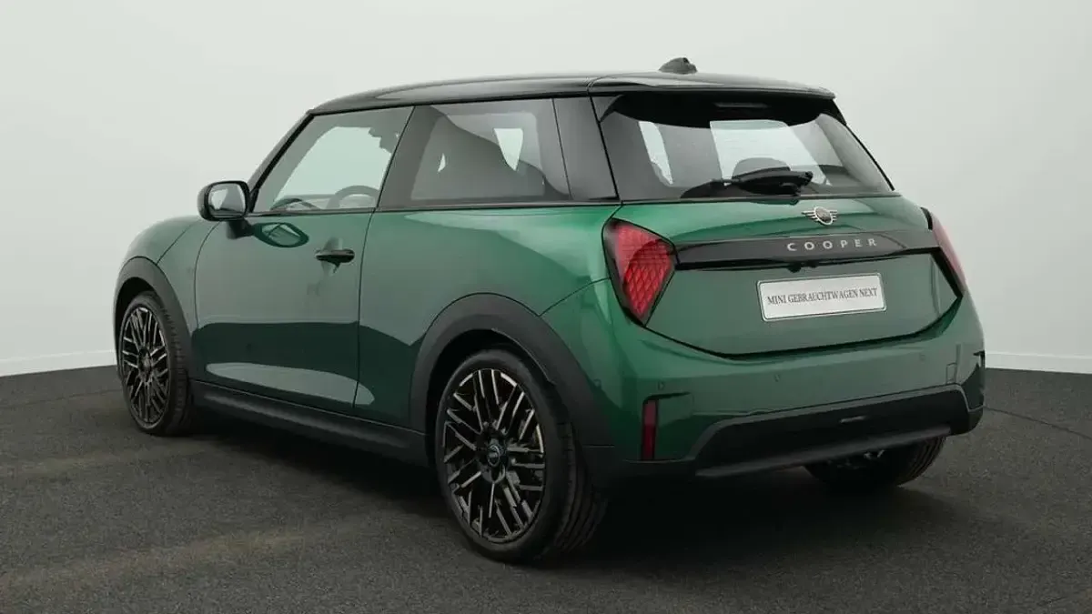 Używany Mini Cooper Favoured 156 KM (114 kW) 2024 Zielony Hatchback