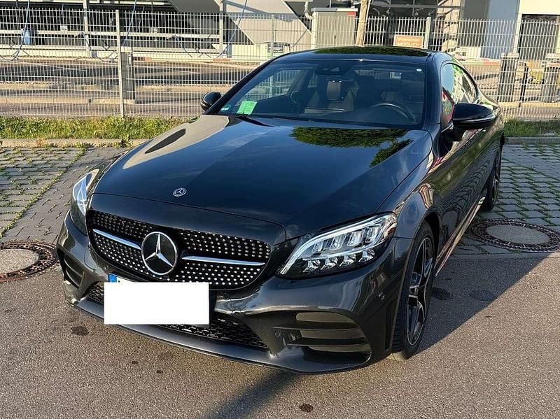 Grau Gebraucht 2020 Mercedes C200 AMG line Coupé | 27.500 € (Superpreis) - Bild 1/4