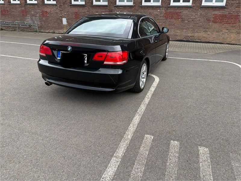 Gebraucht BMW 320 Cabriolet 170 PS (125 kW) 2010 Schwarz Cabrio