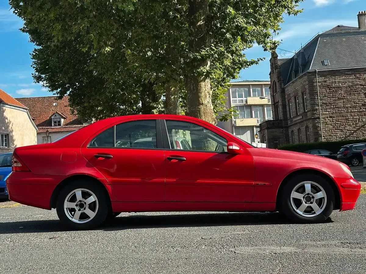 Gebraucht Mercedes C220 143 PS (105 kW) 2001 Rot Limousine