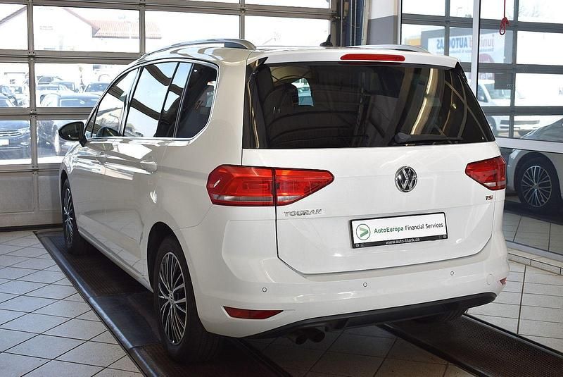 Gebraucht VW Touran Highline 150 PS (110 kW) 2016 Weiß Van / Kleinbus