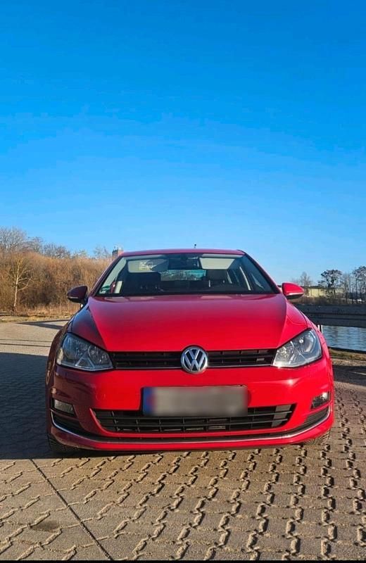 Gebraucht VW Golf VII LOUNGE 86 PS (63 kW) 2016 Rot Limousine