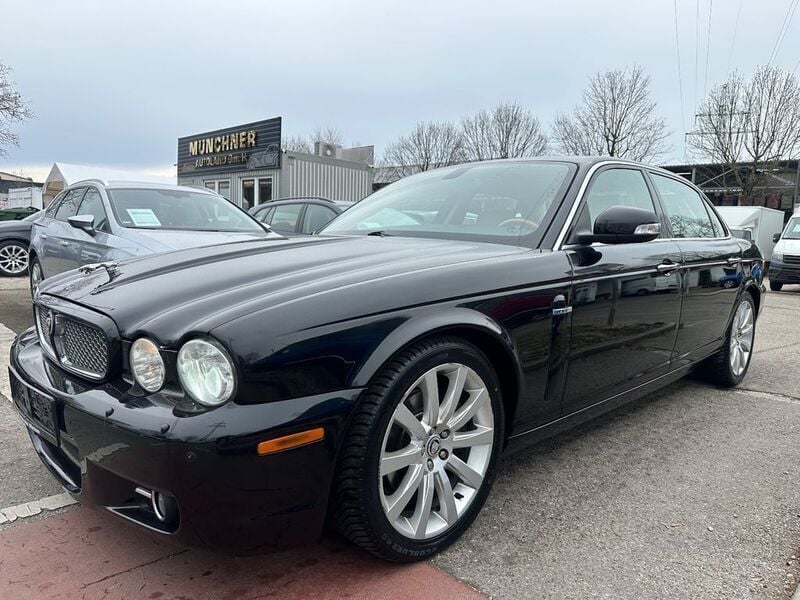 Ultimate black . Gebraucht 2009 Jaguar XJ6 Executive Limousine | 8.900 € (Superpreis) - Bild 1/4