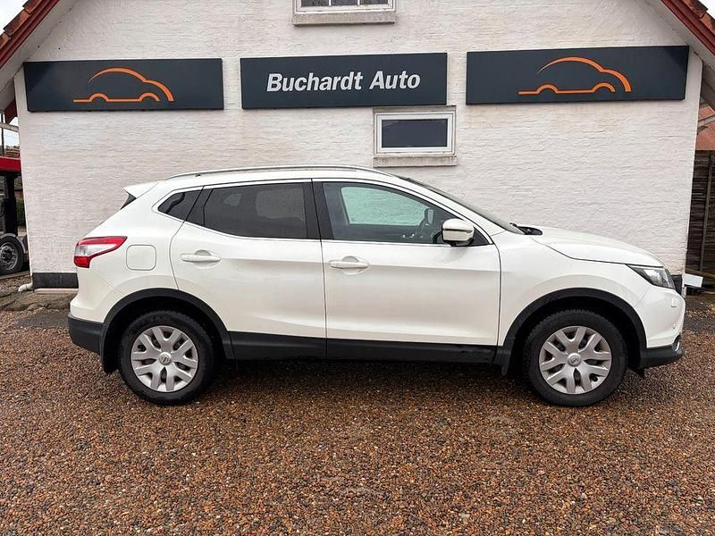 Weiß Gebraucht 2017 Nissan Qashqai SUV | 8.900 € (Fairer Preis) - Bild 1/4