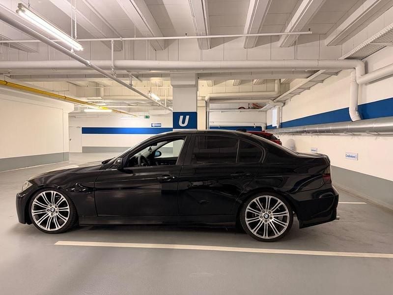 Second-hand BMW 325 Performance 218 CP (160 kW) 2005 Negru Berlinǎ