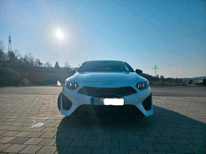 Gebraucht Kia Ceed GT GT 204 PS (150 kW) 2024 Weiß Limousine