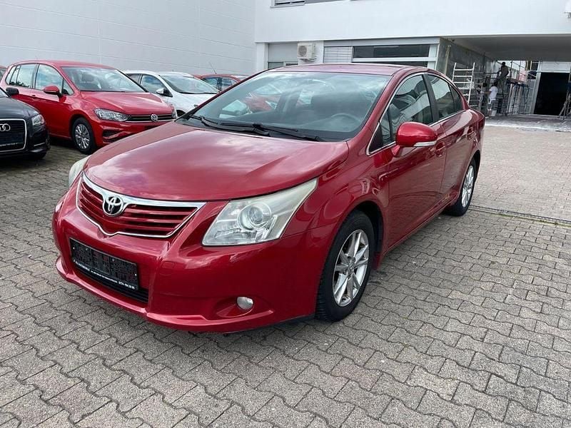 Rot Gebraucht 2011 Toyota Avensis Basis Limousine | 6.995 € (Fairer Preis) - Bild 1/4