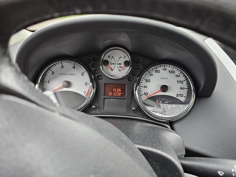 Gebraucht Peugeot 207 88 PS (64 kW) 2008 Schwarz Kleinwagen