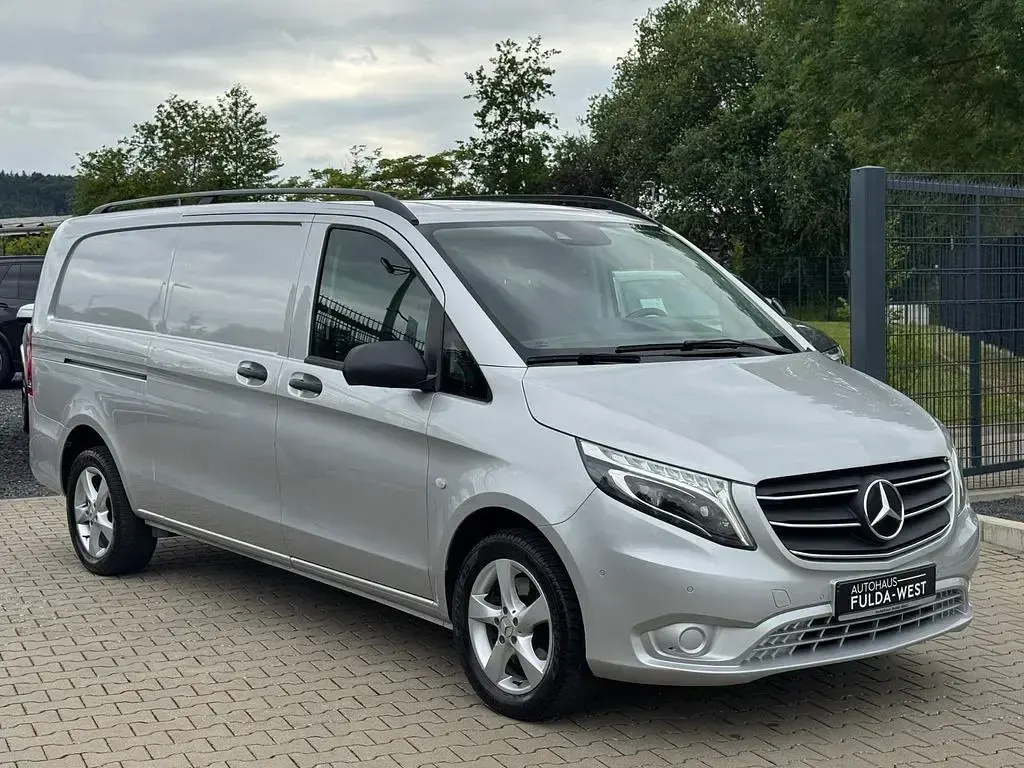 Gebraucht Mercedes Vito 190 PS (139 kW) 2022 Silber Van