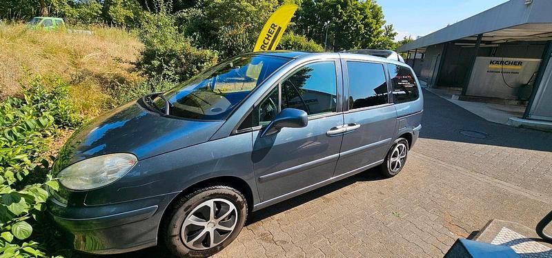 Grau Gebraucht 2007 Peugeot 807 Van / Kleinbus | 1.800 € - Bild 1/4
