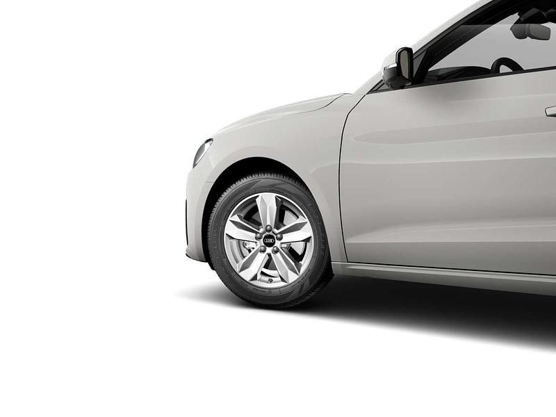 Gebraucht Audi A1 110 PS (80 kW) 2024 Cortinaweiß SUV