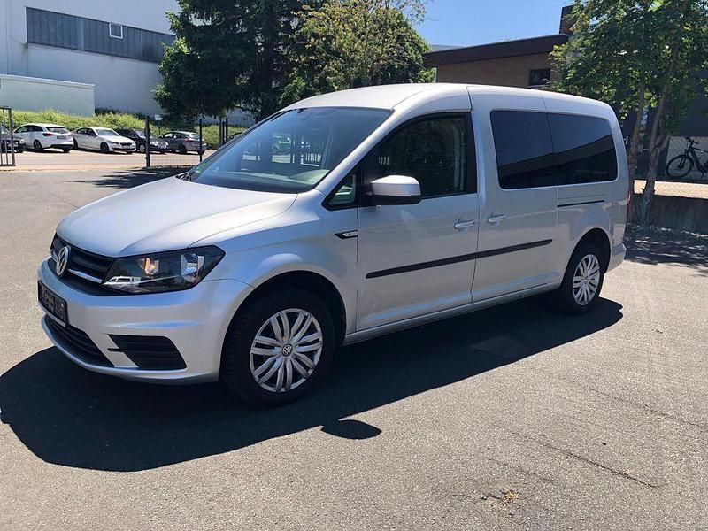 Silber Gebraucht 2017 VW Caddy Maxi Trendline Van / Kleinbus | 15.200 € (Teuer) - Bild 1/4