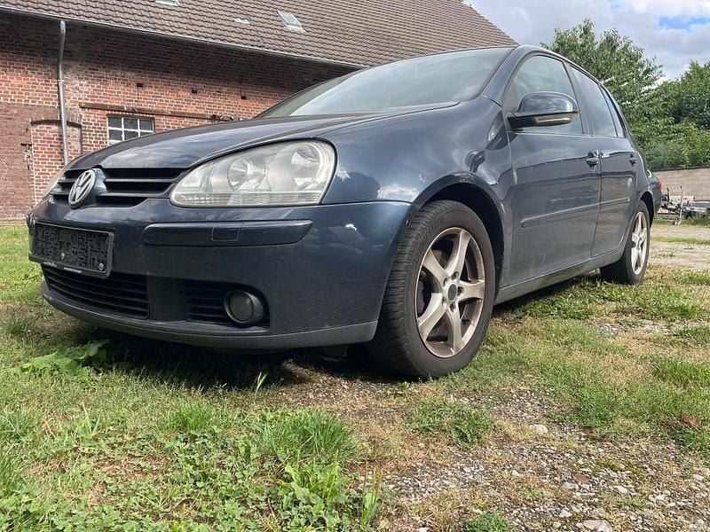 Blau Gebraucht 2006 VW Golf V Goal Limousine | 799 € (Superpreis) - Bild 1/4