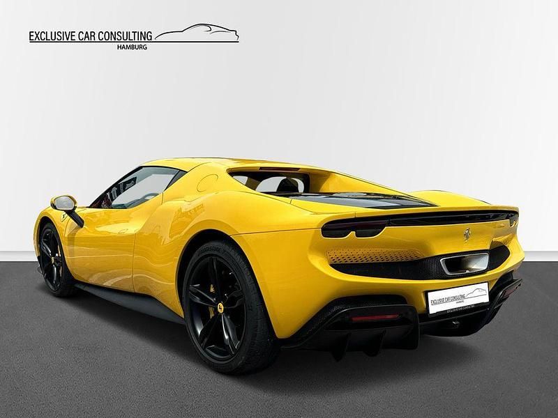 Gebraucht Ferrari 296 829 PS (609 kW) 2023 Gelb Coupé