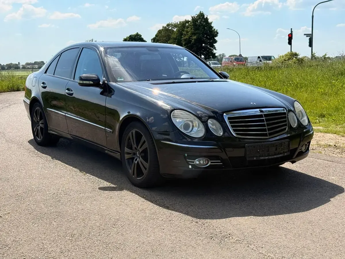 Gebraucht Mercedes E220 170 PS (125 kW) 2008 Schwarz Limousine