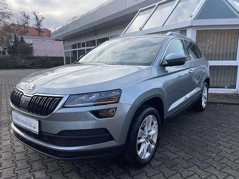 Grau (business greymetallic) Gebraucht 2020 Skoda Karoq Style SUV | 21.980 € (Fairer Preis) - Bild 1/4
