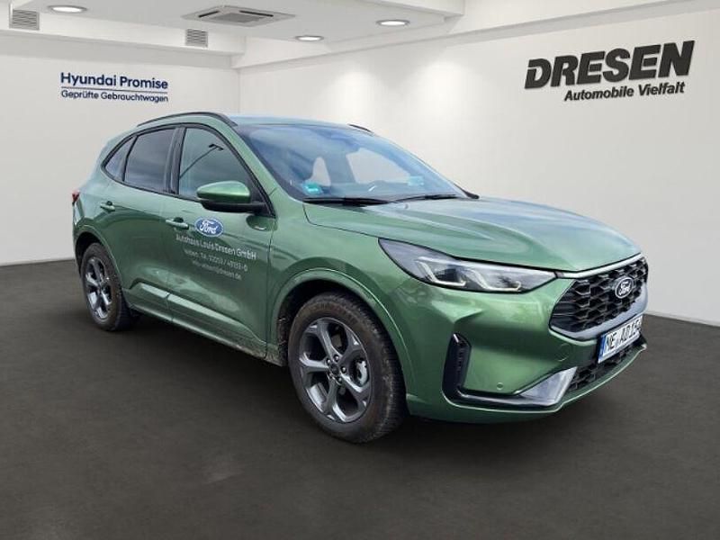 Gebraucht Ford Kuga ST-Line 180 PS (132 kW) 2024 Bursting green SUV