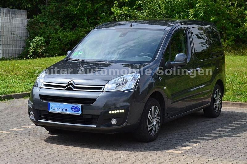 Grau Gebraucht 2016 Citroën Berlingo SELECTION Van / Kleinbus | 10.990 € (Etwas zu teuer) - Bild 1/4