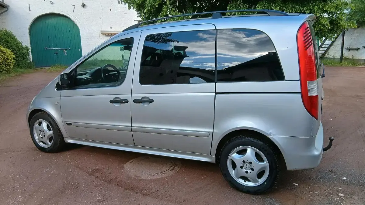 Gebraucht Mercedes Vaneo 80 PS (58 kW) 2003 Silber Van / Kleinbus