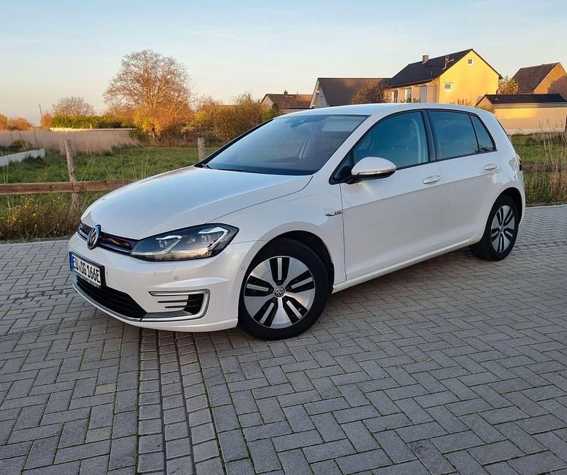Gebraucht VW Golf 100 kW (136 PS) 2019 Weiß Limousine
