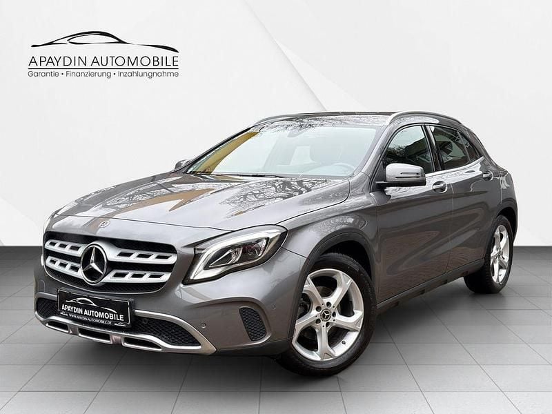 Mountaingrau Gebraucht 2017 Mercedes GLA200 SUV | 17.990 € (Guter Preis) - Bild 1/4
