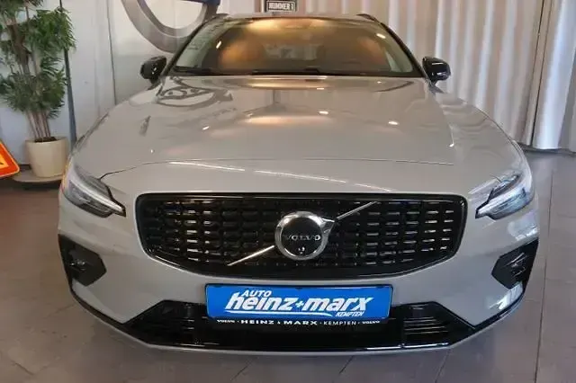 Occasion Volvo V60 Plus 197 ch (144 kW) 2025 Gris Break