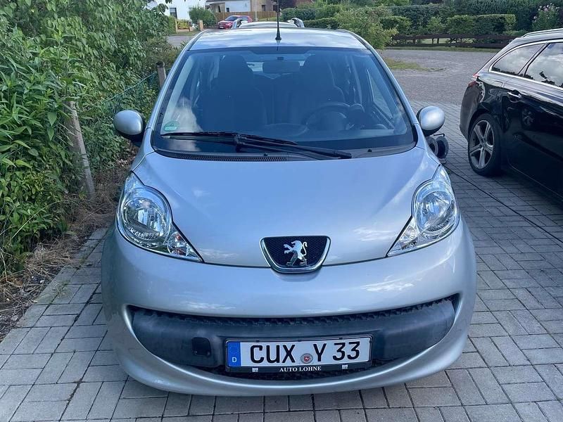 Silber Gebraucht 2005 Peugeot 107 Filou Kleinwagen | 2.199 € (Fairer Preis) - Bild 1/4