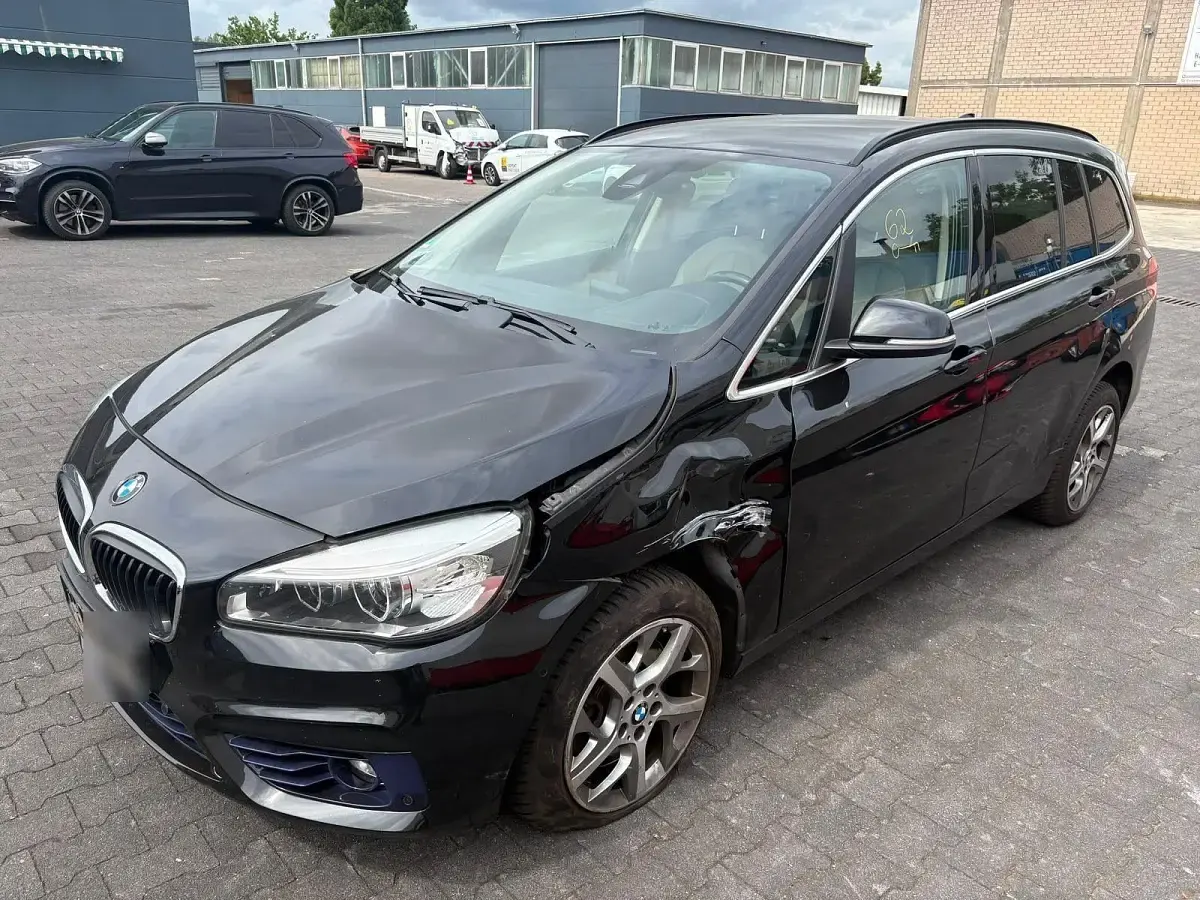 Gebraucht BMW 220 Gran Tourer Sport Line 190 PS (139 kW) 2015 Schwarz Van / Kleinbus
