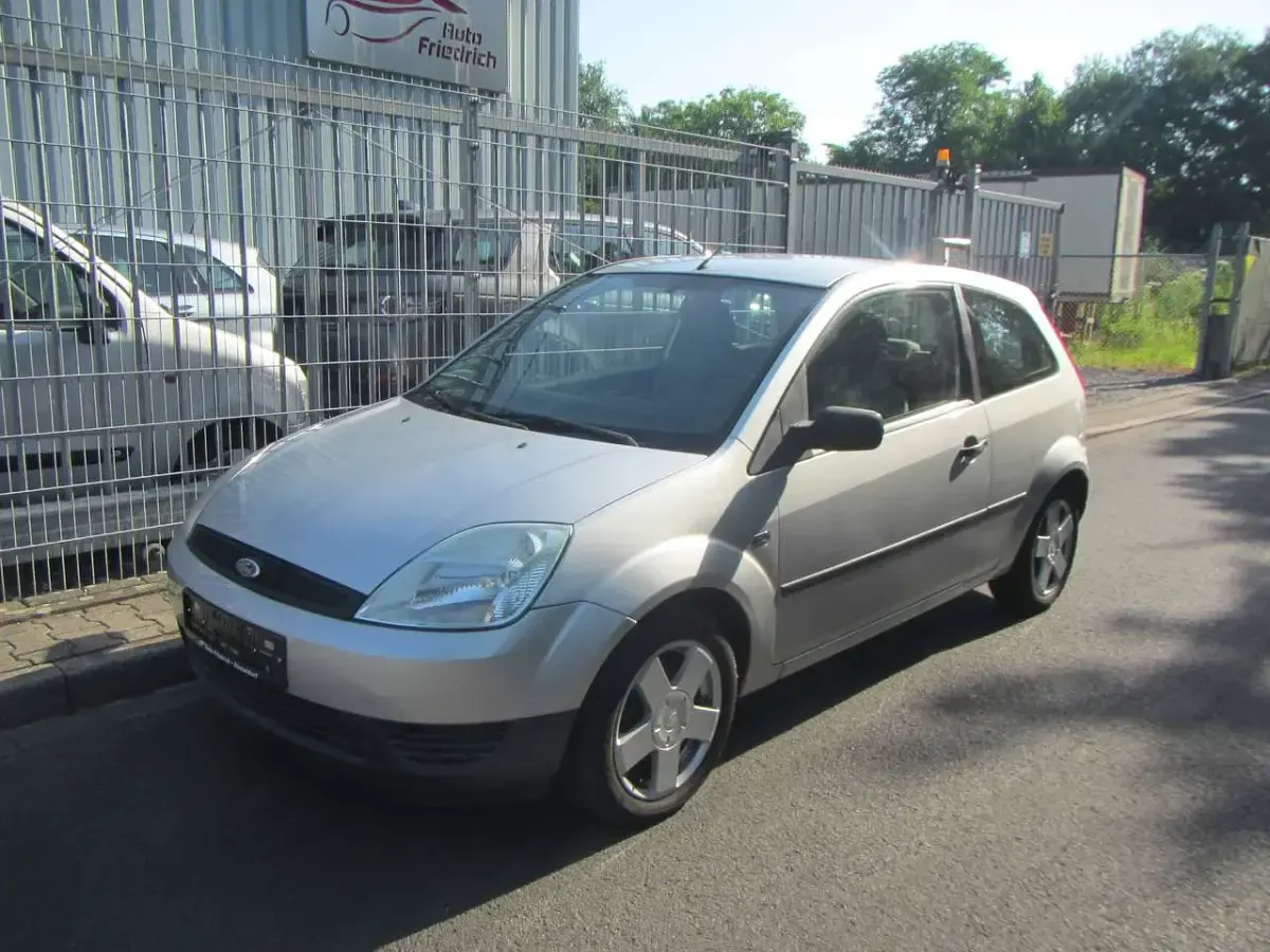 Gebraucht Ford Fiesta 69 PS (50 kW) 2003 Silber Kleinwagen
