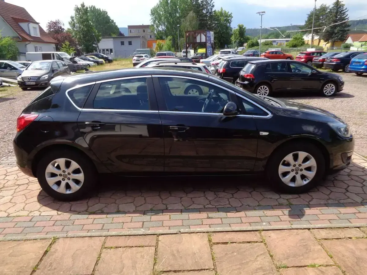 Gebraucht Opel Astra 120 PS (88 kW) 2015 Schwarz Limousine