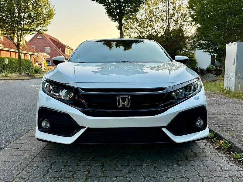 Weiß Gebraucht 2019 Honda Civic Kombi | 20.000 € (Etwas zu teuer) - Bild 1/4