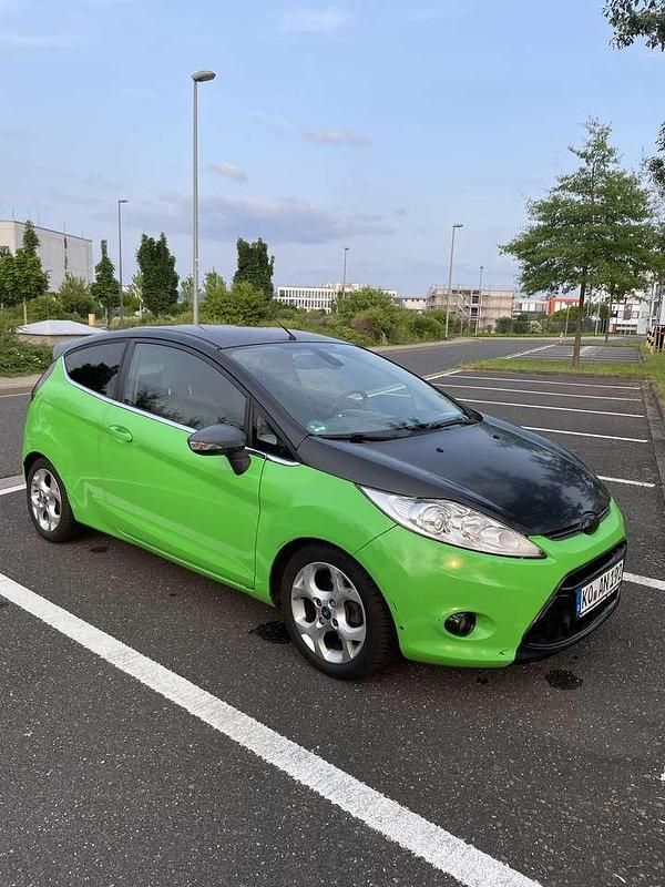 Grün Gebraucht 2009 Ford Fiesta Titanium Kleinwagen | 2.500 € (Guter Preis) - Bild 1/4