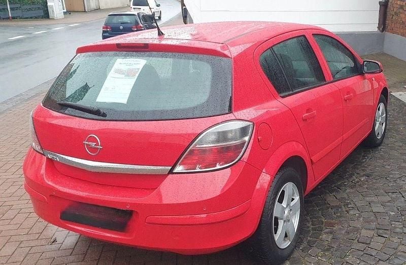 Rot Gebraucht 2009 Opel Astra Limousine | 2.400 € (Guter Preis) - Bild 1/4