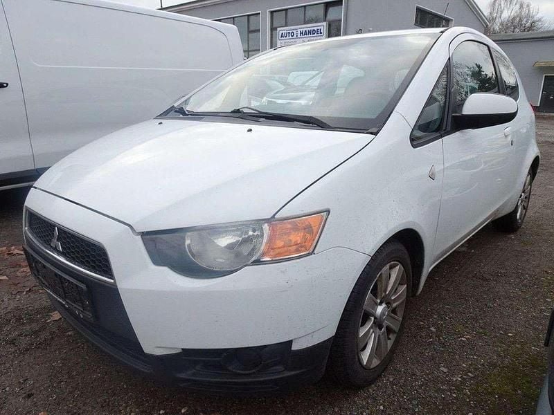 Gebraucht Mitsubishi Colt 95 PS (69 kW) 2011 Weiß Kleinwagen