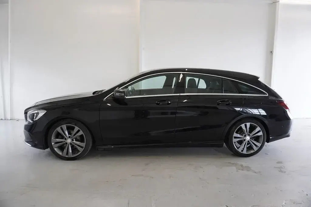 Gebraucht Mercedes CLA200 Shooting Brake 156 PS (114 kW) 2017 Schwarz Kombi
