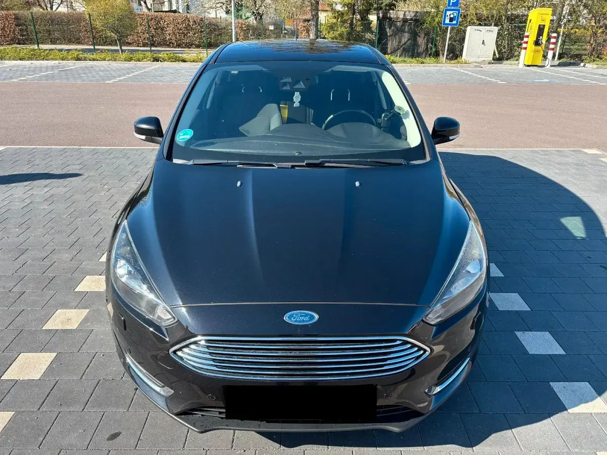 Gebraucht Ford Focus 125 PS (91 kW) 2015 Schwarz Limousine