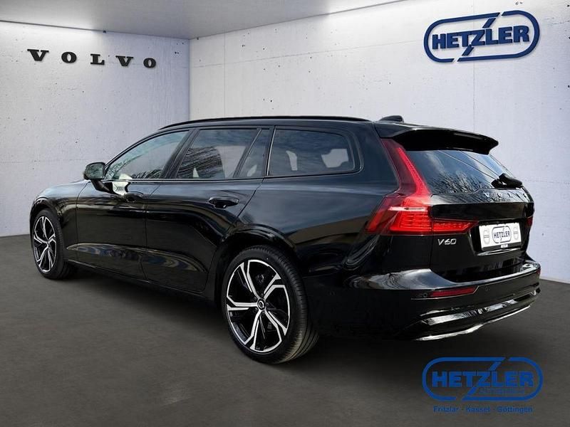Gebraucht Volvo V60 Plus 197 PS (144 kW) 2025 Schwarz Kombi