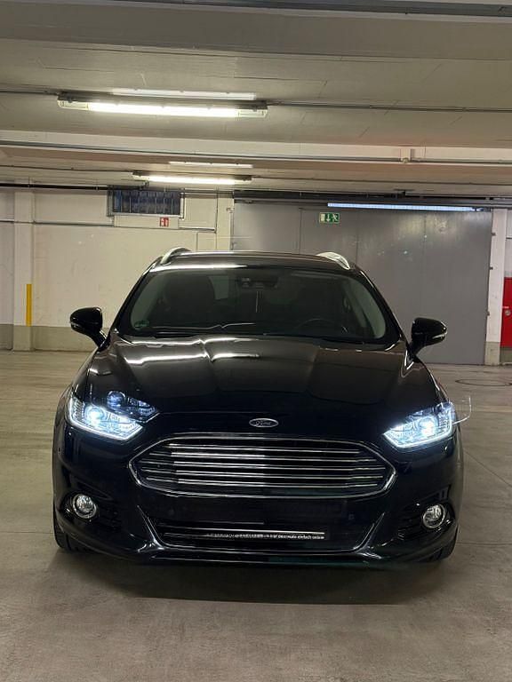Gebraucht Ford Mondeo Titanium 160 PS (117 kW) 2015 Schwarz Kombi