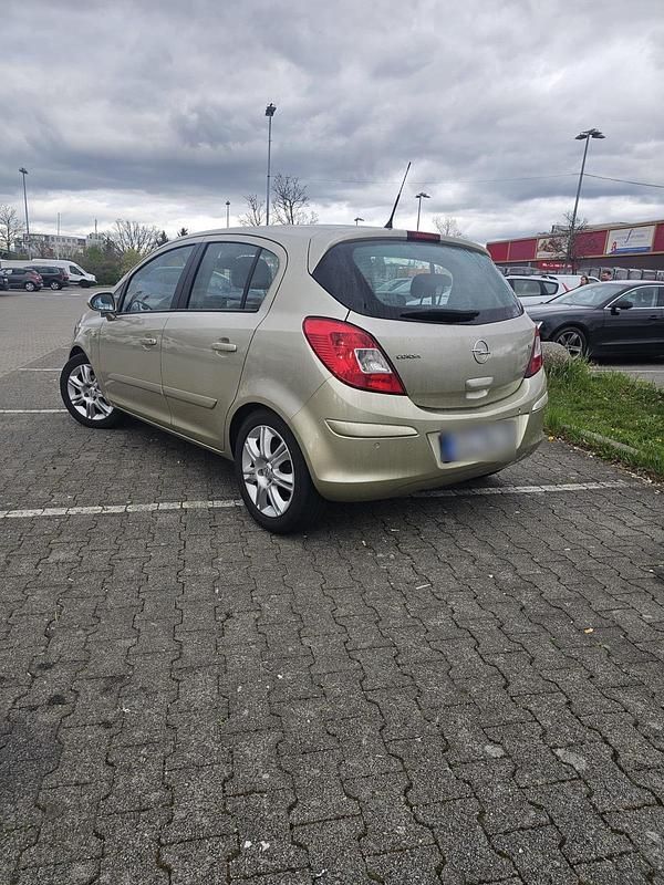Gebraucht Opel Corsa 90 PS (66 kW) 2007 Gold Kleinwagen