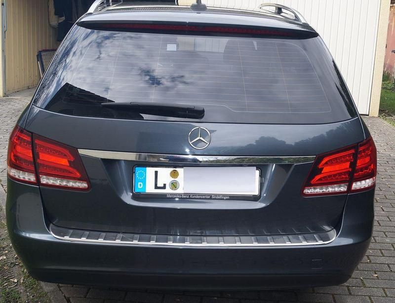 Gebraucht Mercedes E200 136 PS (100 kW) 2013 Blau Kombi
