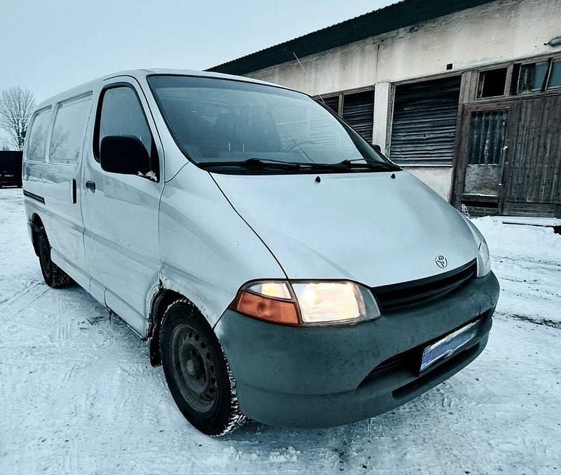 Gebraucht Toyota HiAce 88 PS (64 kW) 2003 Silber Van / Kleinbus