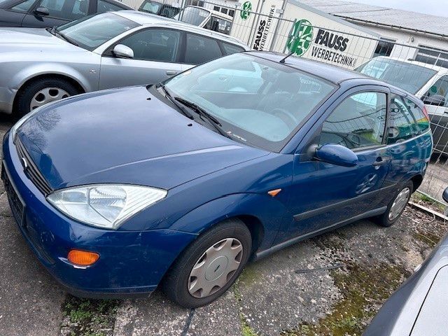 Gebraucht Ford Focus Ambiente 101 PS (74 kW) 2001 Blau