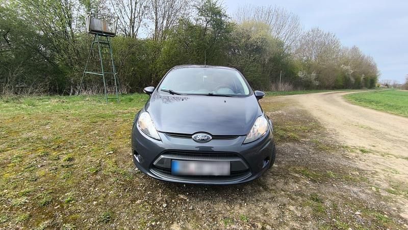 Gebraucht Ford Fiesta 60 PS (44 kW) 2010 Grau Kleinwagen