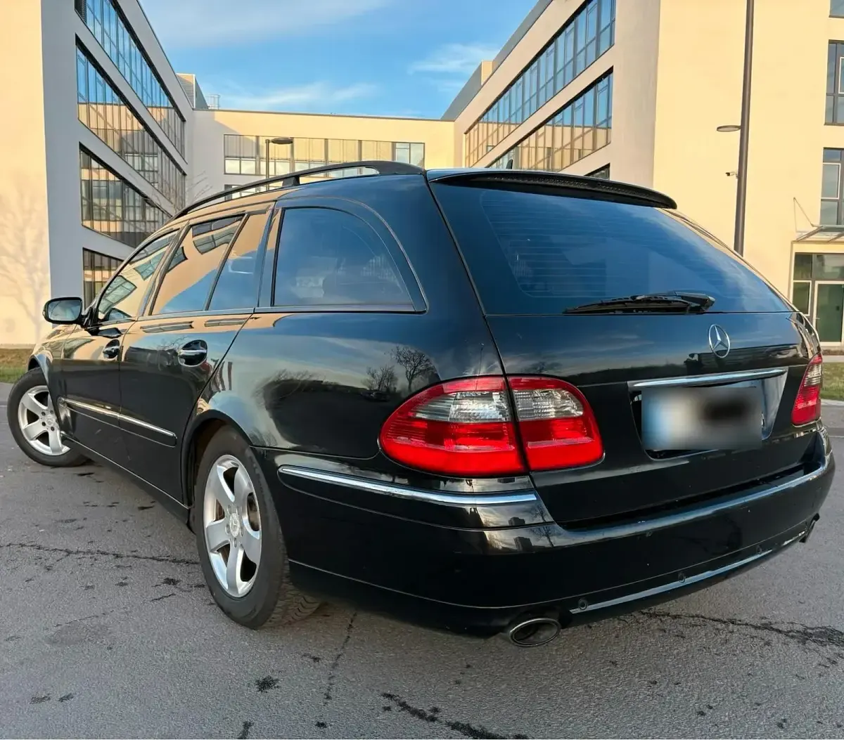 Używany Mercedes E280 Avantgarde 190 KM (139 kW) 2008 Czarny Kombi