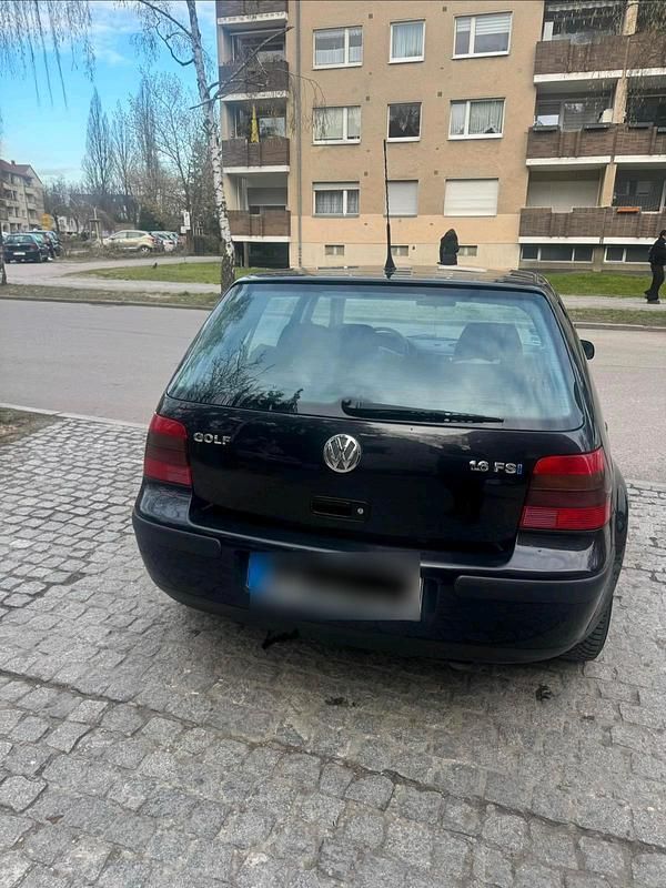 Second-hand VW Golf IV 110 CP (80 kW) 2003 Negru Berlinǎ